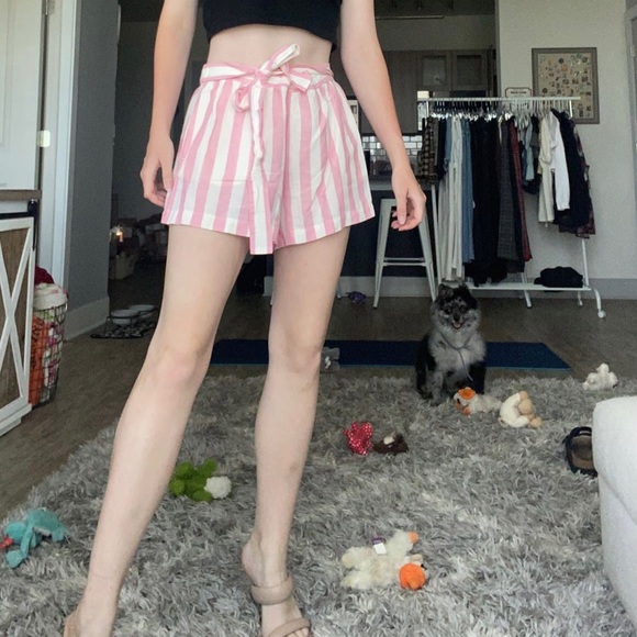 Pink and white strip elastic waist pull on short - Picture 1 of 3